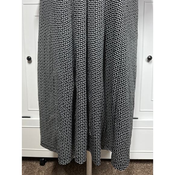 Catherines Plus Size Black White V-Neck Midi Pleated Flowy Dress 1X / 18/20W - Picture 4 of 13